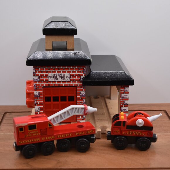 Thomas & Friends Train Wooden SODOR FIRE DEPT NO. 36 with a working Bell - Picture 2 of 11